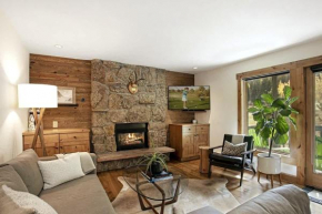 Cozy East Vail Retreat with Fireplace 2 Balconies